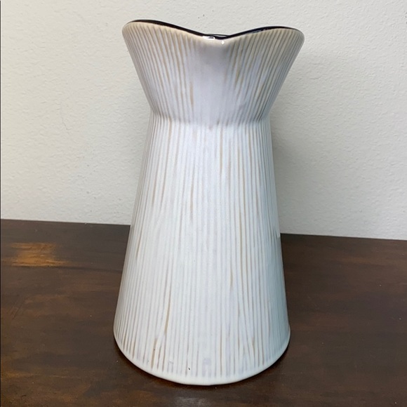 Gibson white Pitcher - Picture 2 of 9